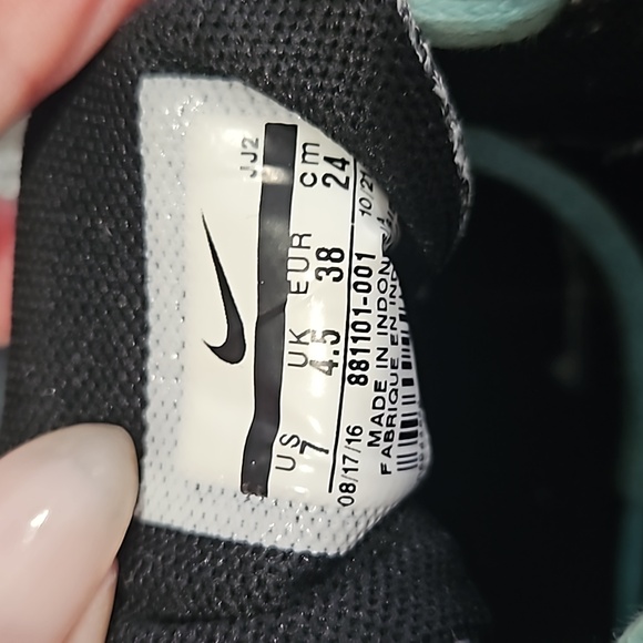 Air Max women's SE in polar colourway - Picture 5 of 6